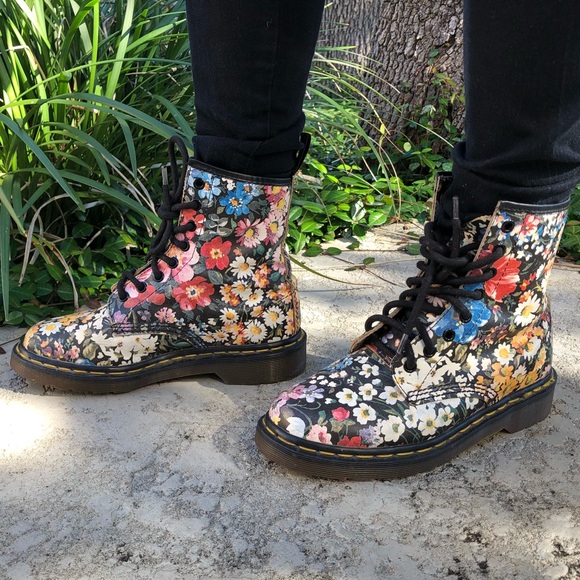 Doc Martens • Floral 90s Sienna Miller Boots - Picture 3 of 8